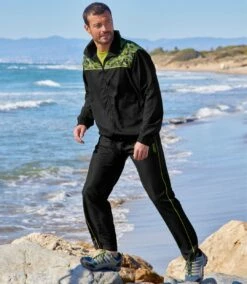 Jogging-Anzug Aus Microfaser Für Den Sommer