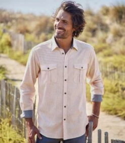 Titelseite 39 Fein Gestreiftes Hemd Mit Chambray-Details