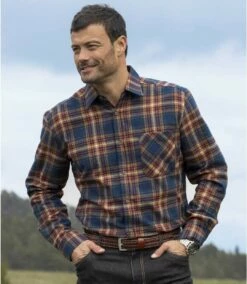 Flanellhemd Mit Herbstlichem Karomuster